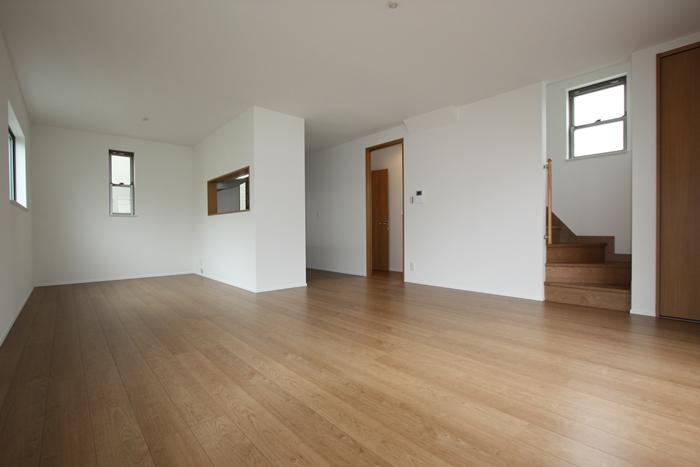 Living. Spacious 20 Pledge!