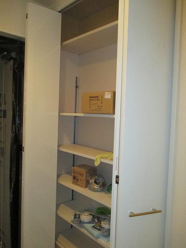 Entrance. Local (12 May 2013) Shooting