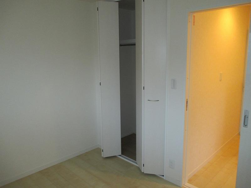 Non-living room. Indoor (12 May 2013) Shooting