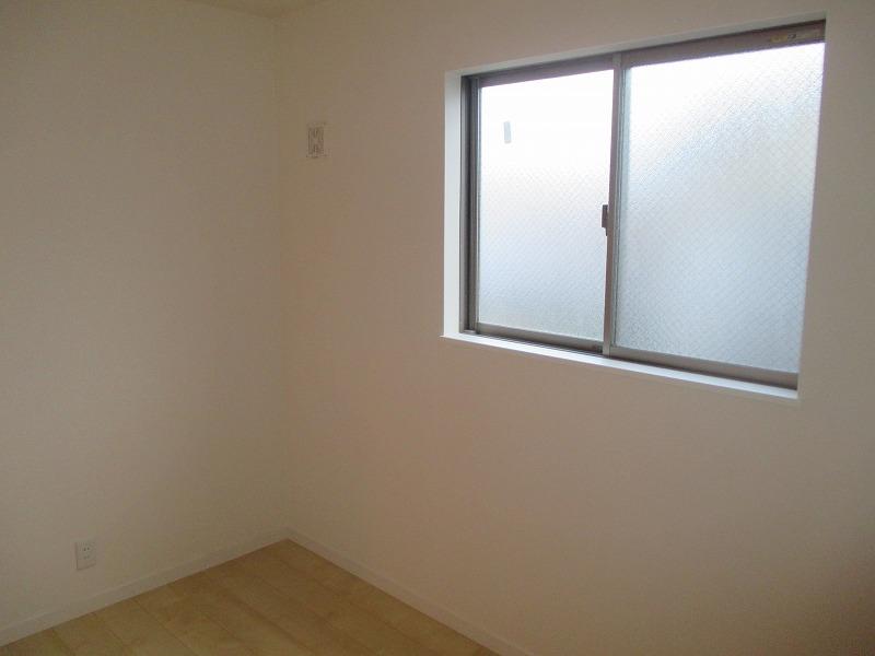 Non-living room. Indoor (12 May 2013) Shooting