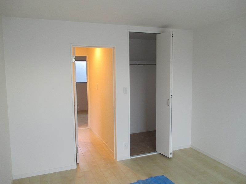 Non-living room. Indoor (12 May 2013) Shooting