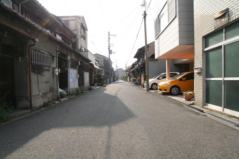 Local appearance photo. In all sections facing south, Front road, we have spacious. To Green Bridge Station, It is one road.