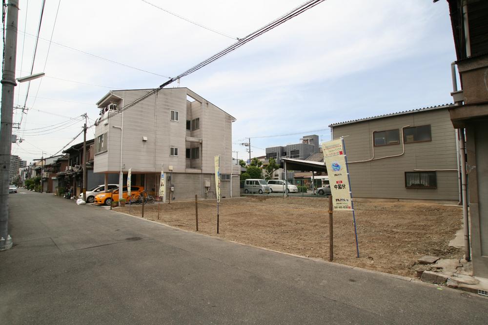 Local appearance photo. All three compartments of the design freedom. Because we do not have a peripheral buildings tall building on the south-facing, Day is good. It is spacious 6m also the entire surface of the road.