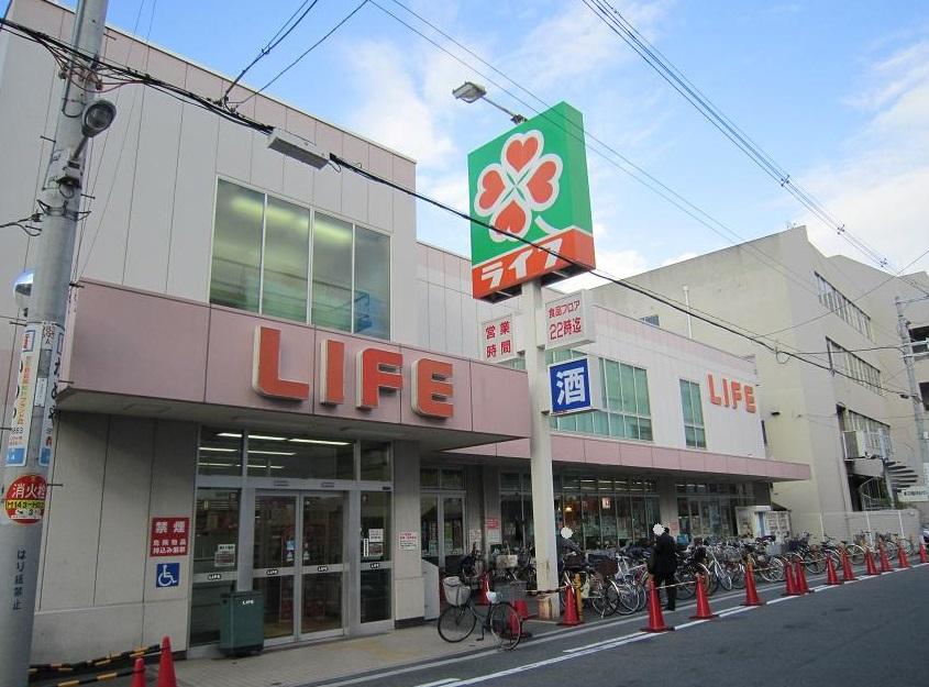 Supermarket. Life Shinfukae an 8-minute walk from the 574m life Shinfukae shop to shop