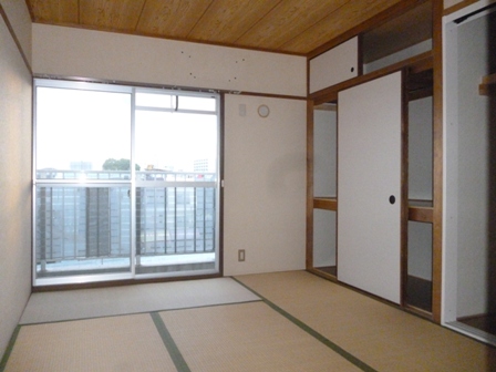 Living and room. Japanese-style room 6 tatami, Armoire ・ With closet