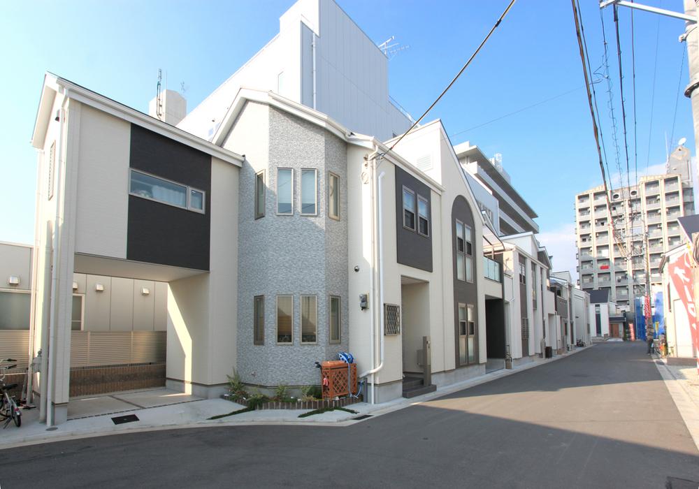 Local photos, including front road.  ◆ Exterior design is impressive witty shine in appearance image blue sky