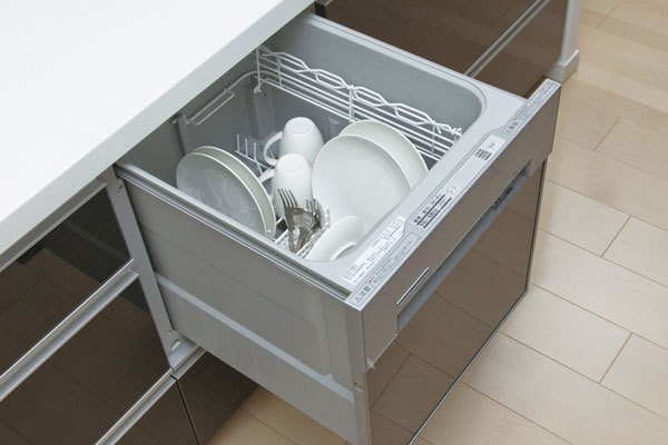 Kitchen.  [Dishwasher] And out of the dish is easy to slide open the formula. Because it saves time of cleanup, Room is born to housework (same specifications)
