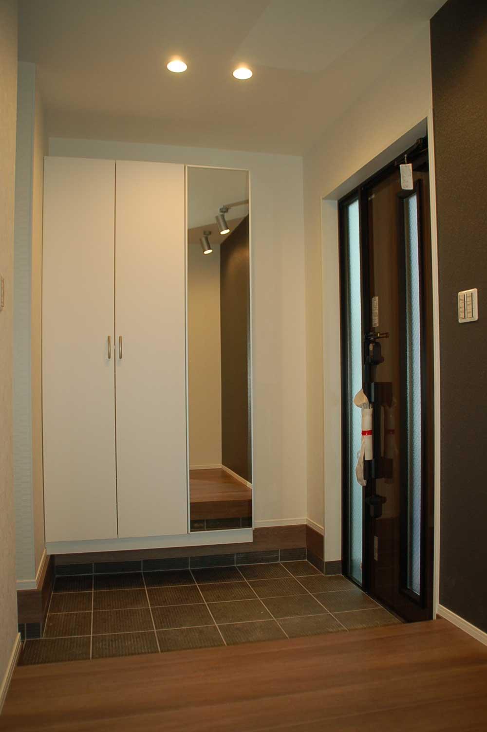 Entrance. Same specifications "construction image"