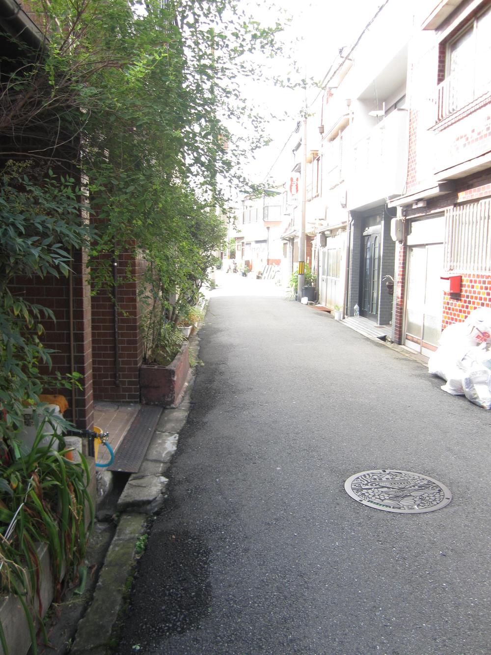 Local photos, including front road. It is a good location of the "shin-fukae station" 7 minutes walk.