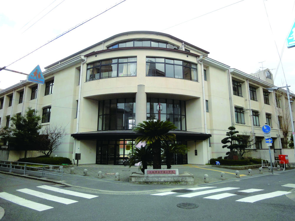 Junior high school. 411m to Osaka Municipal Tamatsu junior high school