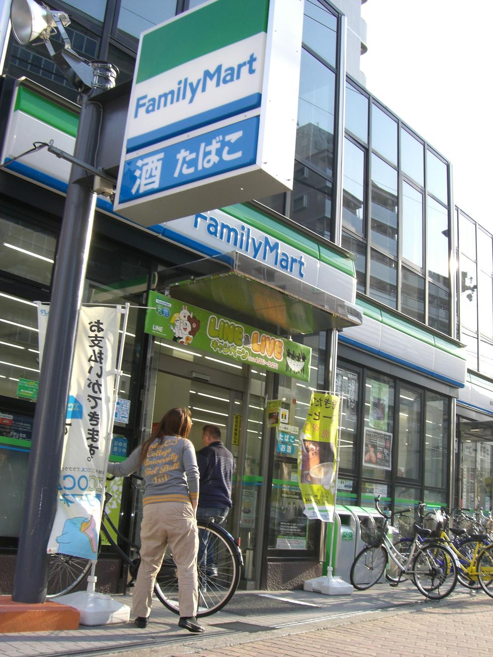 Convenience store. It 350m Station near the convenience store is really helpful to FamilyMart.