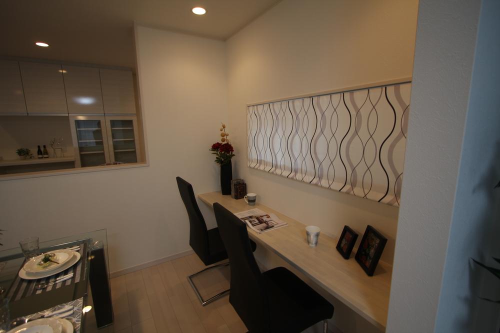 Model house photo. It is a useful space that can study desk and various uses of computer desk and children.