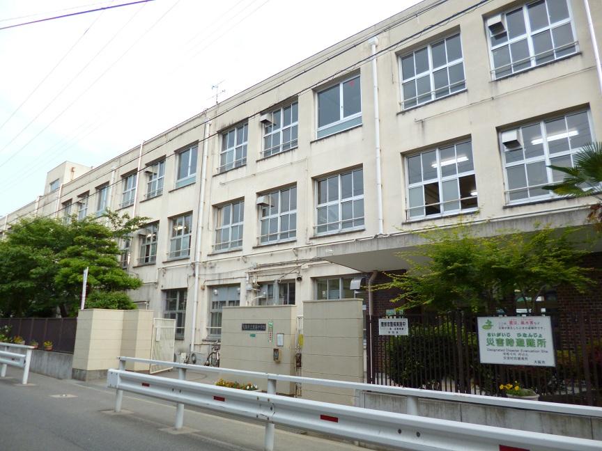 Junior high school. Osaka Municipal Toyo 11-minute walk from the 825m Osaka Toyo junior high school until junior high school