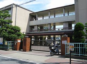 Primary school. Higashinakamoto up to elementary school (elementary school) 327m