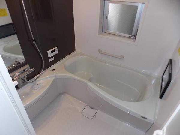 Bathroom. Spacious bathroom 1 tsubo or more to heal the fatigue of the day