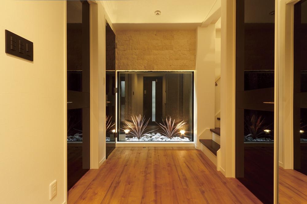 Entrance. Flooring, Natural wood material ・ Very strong to scratches and water wet, Use the Rikushiru product.