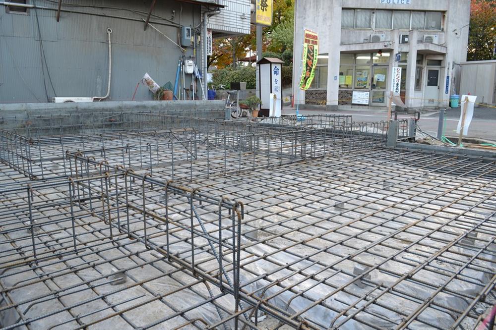 Construction ・ Construction method ・ specification. The reinforcement work, So that does not cause any deviation to the building, The same interval all of the reinforcement ・ To be the same height, It teamed up in one by one carefully. Our building, All you have built a building that passed the reinforcement inspection of government offices and building guarantee company (JIO).