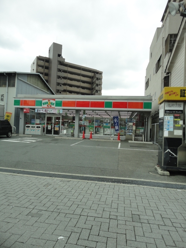 Convenience store. 225m until Thanksgiving Kumata 2-chome (convenience store)