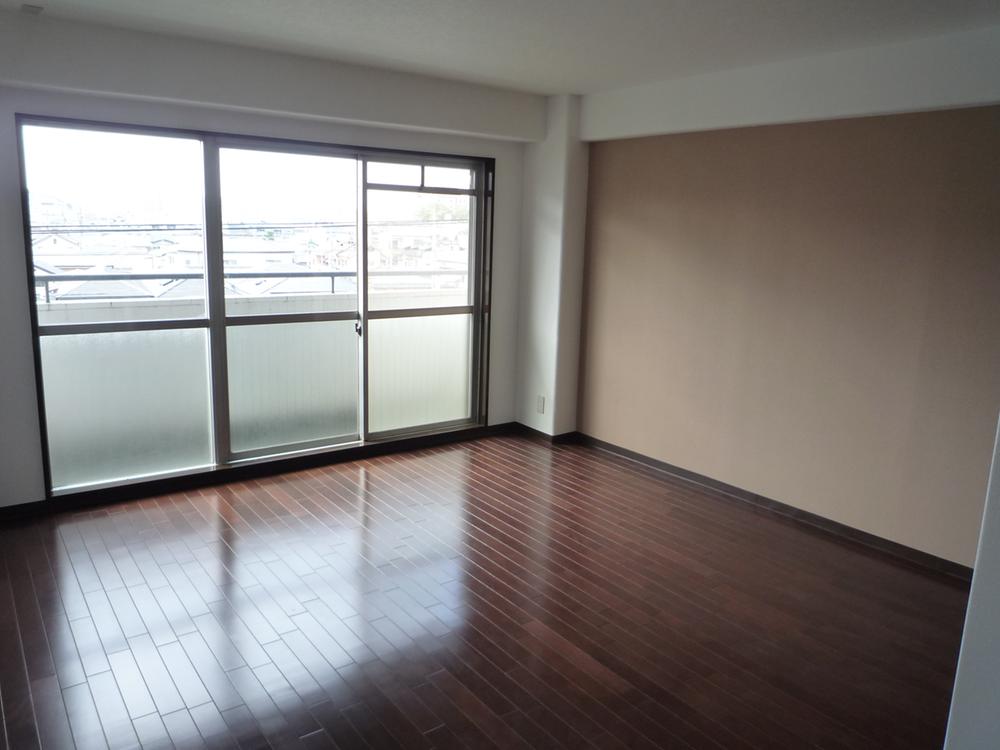 Non-living room. Indoor (10 May 2013) Shooting