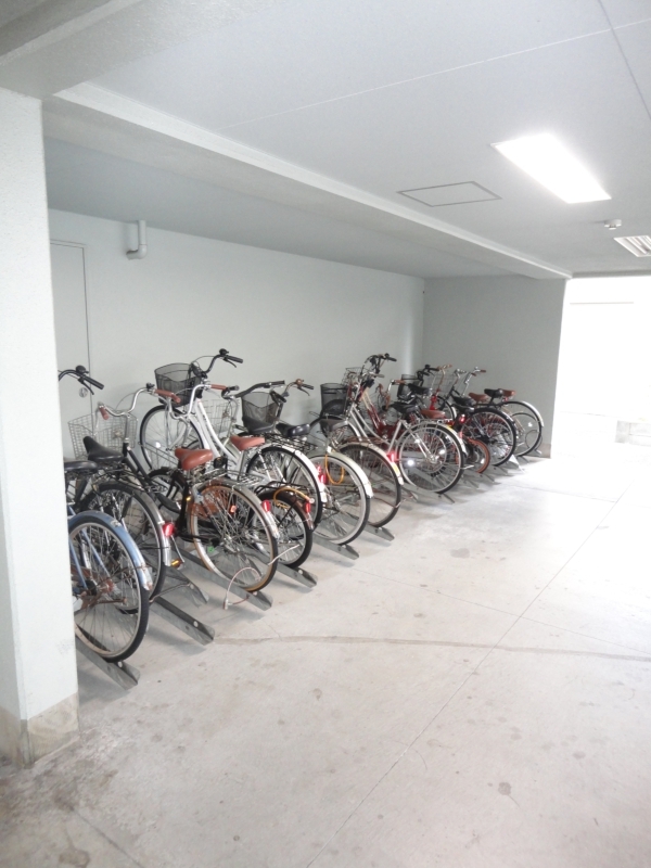 Other common areas. Bicycle parking is free! ! 