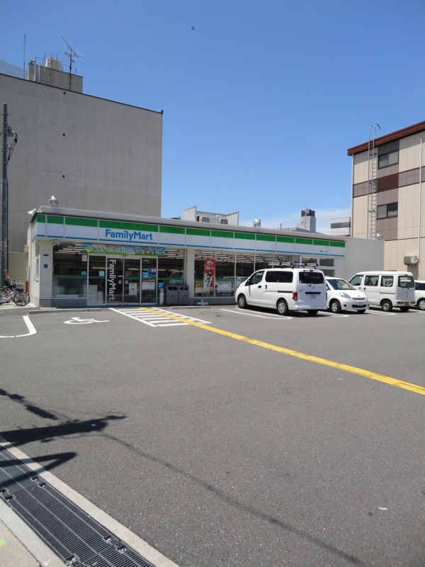 Convenience store. FamilyMart Kuwazu chome store up (convenience store) 73m