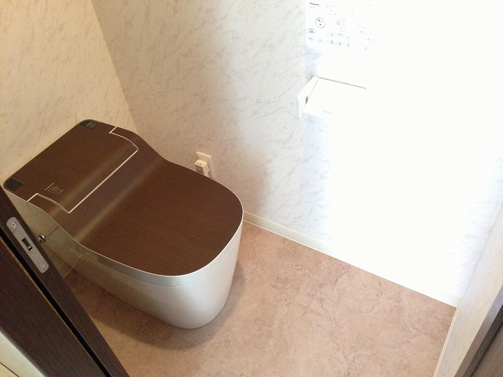 Toilet. High-function toilet Wash with automatic