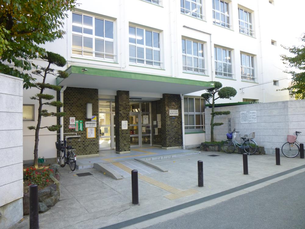 Primary school. 665m to Osaka Municipal Kuwazu Elementary School