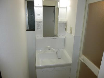 Wash basin, toilet. Indoor (10 May 2013) shooting Shampoo Dresser