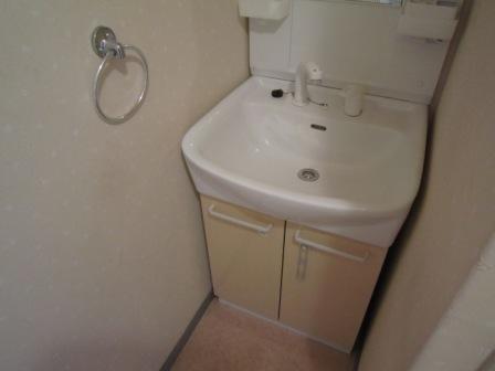 Wash basin, toilet. We replacement washbasin
