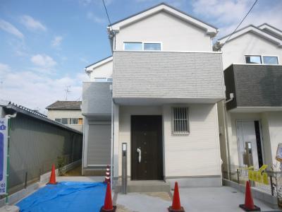 Local appearance photo. Local (11 May 2013) newly built single-family solar panels that can be purchased from shooting 19.8 million yen have been equipment