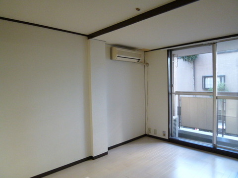 Living and room. Western-style 2
