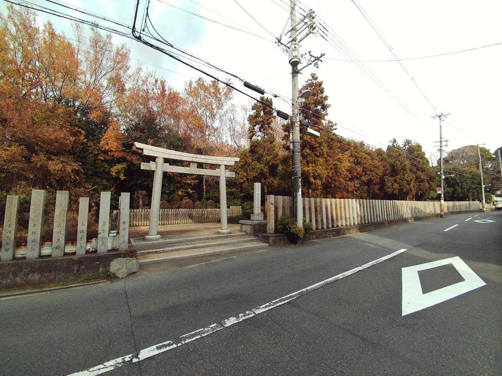 Other. Nearby, There is also a shrine surrounded by green. Would you like to walk the course?