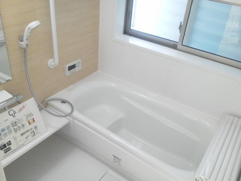 Bathroom. Bathroom not only wash away the body, Only because healing place wash away the fatigue of the day, Bright and airy ・ I want to clean.