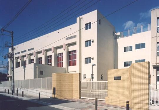 Primary school. Osaka Municipal Kita Tanabe 10-minute walk from the 721m Osaka Municipal Kita Tanabe elementary school to elementary school