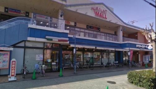 Shopping centre. Shopping Centre Qanat mall Minami Tanabe 15-minute walk away