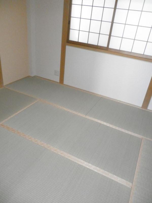 Non-living room. Second floor: Japanese-style room
