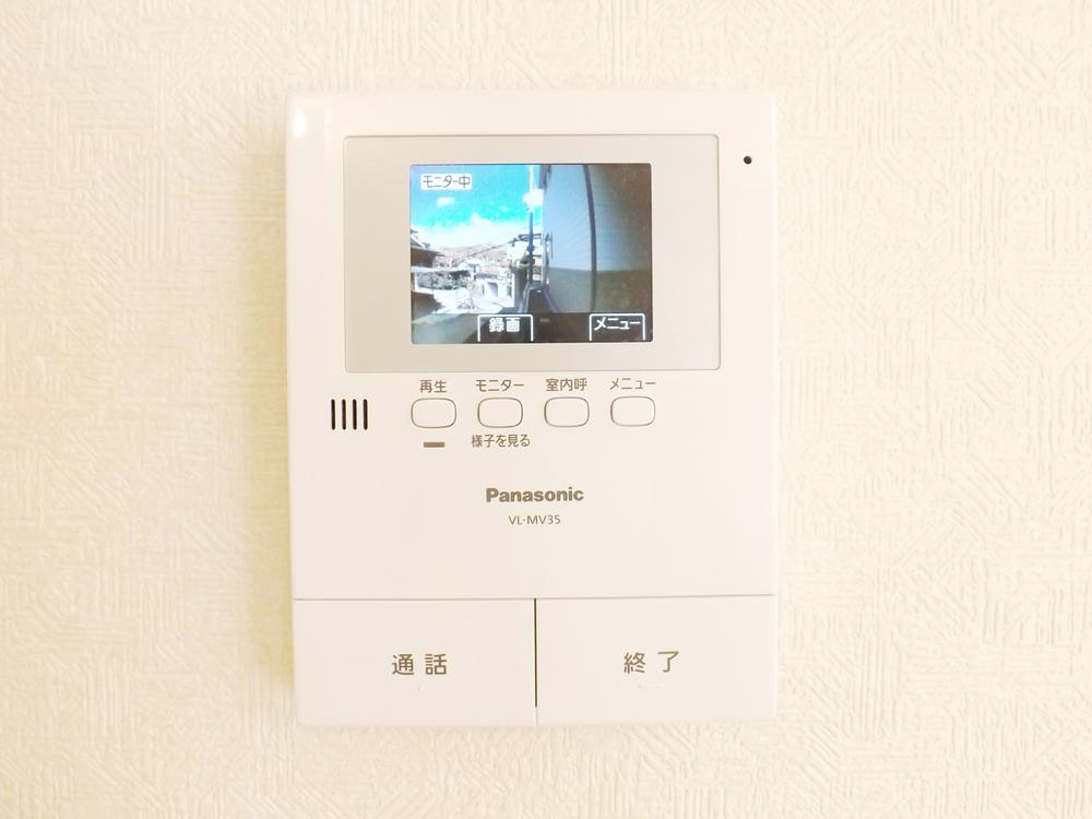 Security equipment. Adopt a color monitor intercom. Monitor featured that can check the state of the front door from the room when it becomes a little concerned about the outer. Children in the answering machine is also safe.