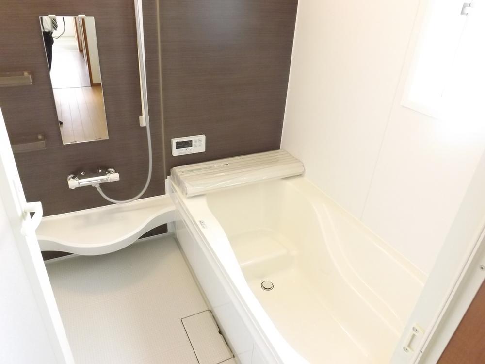 Same specifications photo (bathroom). Same specifications photo (bathroom) Half-length bathing large tub, Carat floor