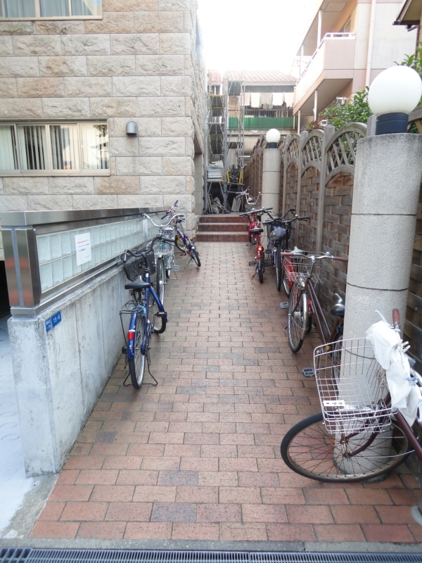 Other common areas. It is a bicycle parking space! !