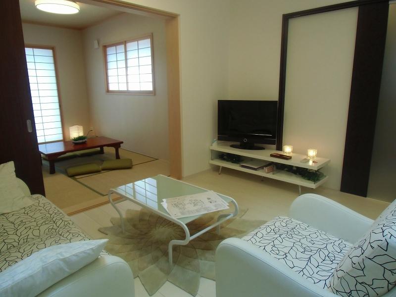 Model house photo. Living to gather in the widely can take advantage of family rooms.