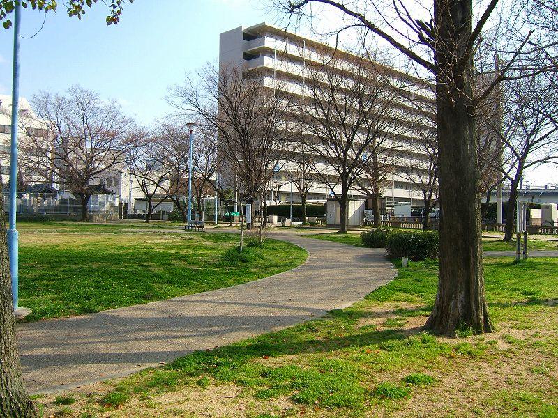 "Imabayashi park" is also ideal in the morning of the walk. Park will also be the communication of the location with the direction of the neighborhood. Nature is there in front of the eye is one of the charm of "Hello Town Imabayashi park".. "Imabayashi park" is also ideal in the morning of the walk.