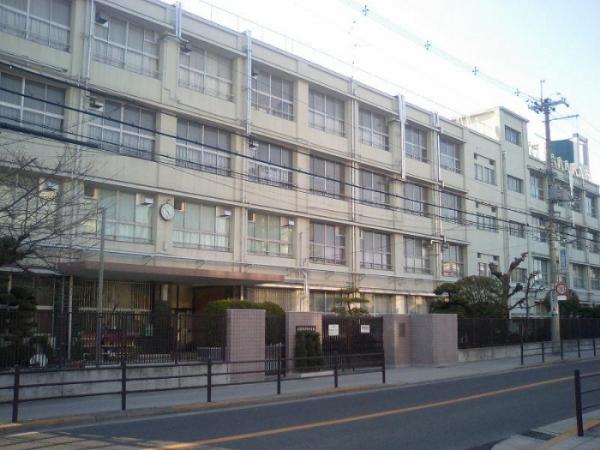 Junior high school. Osaka Municipal Nakano Junior High School Up to 1100m 1100m