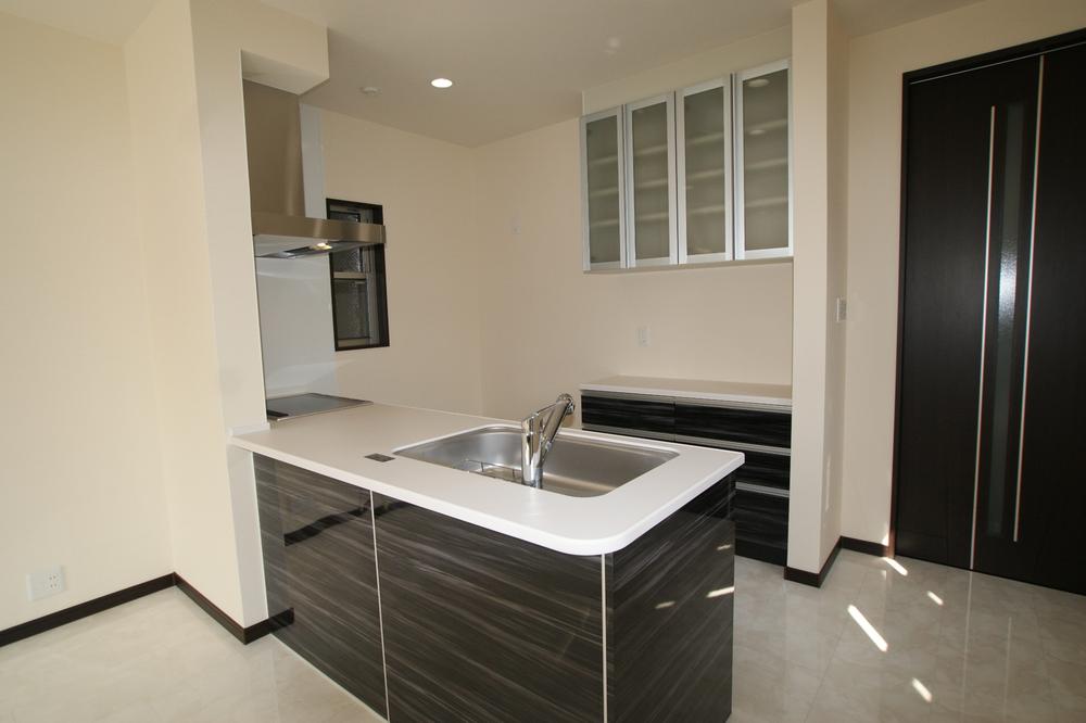 Same specifications photo (kitchen). Same specification example of construction (Higashi Sumiyoshi-ku) Face-to-face kitchen that can dishes while watching the children play in the living room