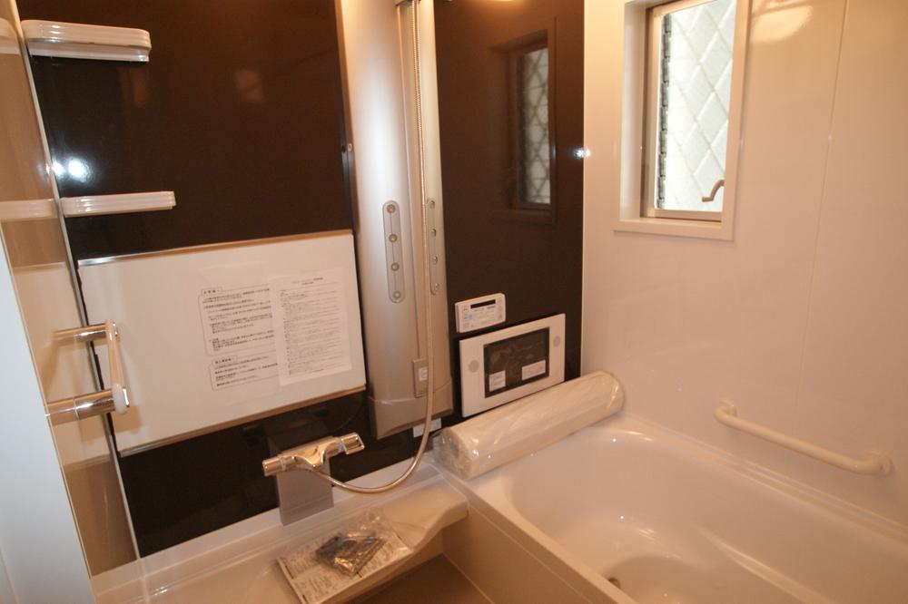Same specifications photo (bathroom). Same specification example of construction (Higashi Sumiyoshi-ku) The bathrooms are more than 1 square meters to heal fatigue of the day! With big success bathroom dryer in your laundry on a rainy day! Bathroom TV, Relax body and mind in the mist sauna!