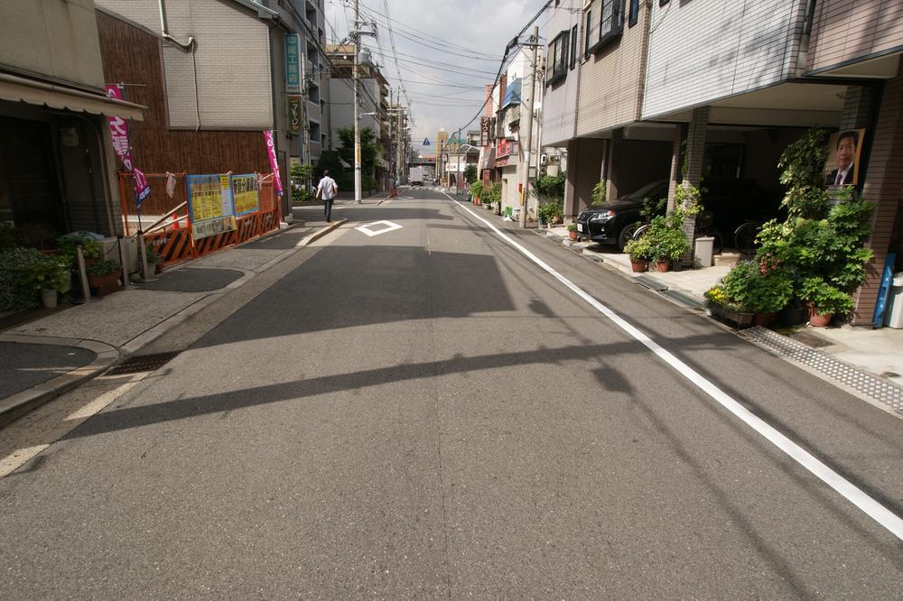 Local photos, including front road. Exterior plan example (Suminoe-ku)