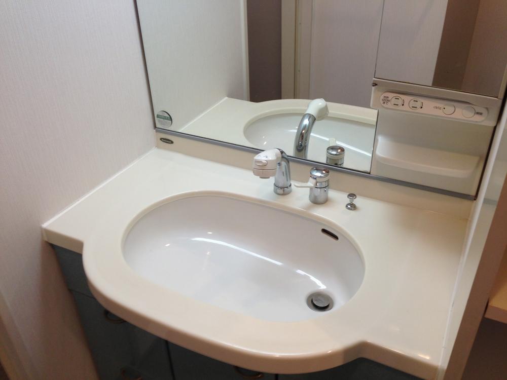 Wash basin, toilet. Local (September 2013) Shooting