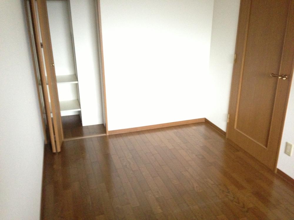 Non-living room. Western-style 5,3 Pledge