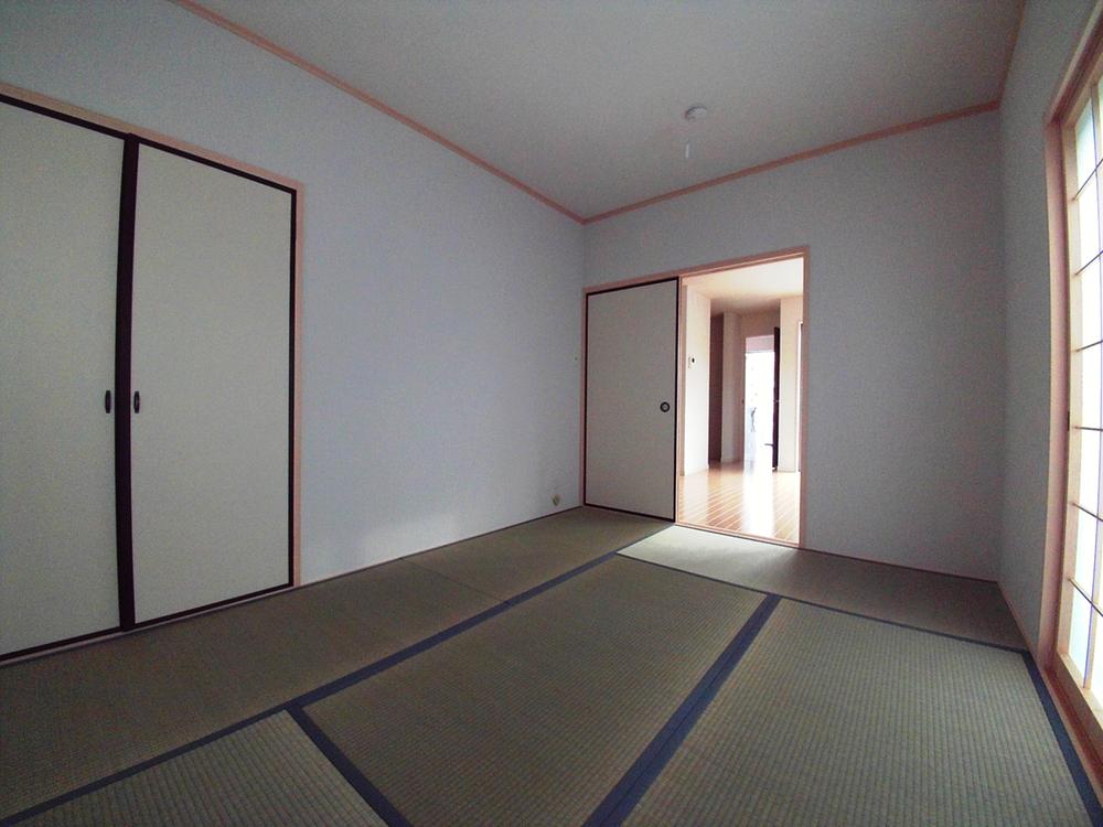 Non-living room. It is also a bright first floor of the Japanese-style room