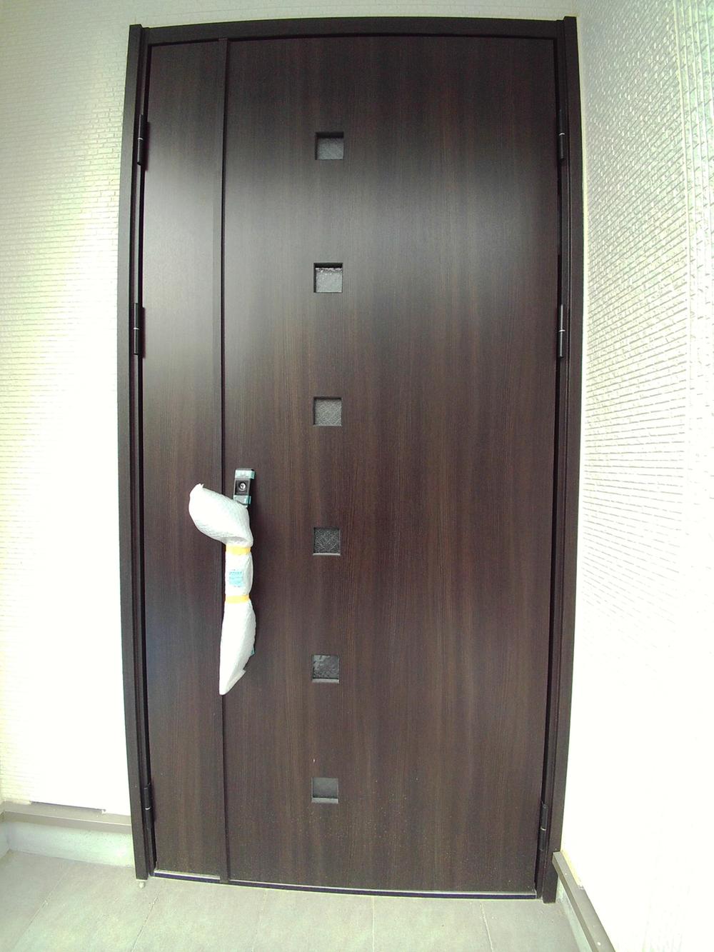 Security equipment. Electrical locking ・ Entrance door of smart control keys mounted