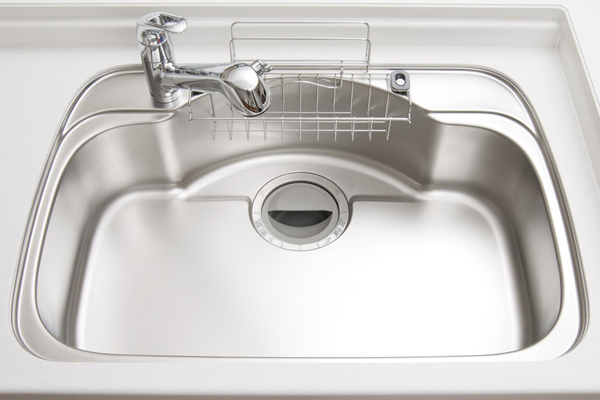 Kitchen.  [Quiet center pocket sink] Large pot also wide sink washable comfortably is, Silent type to keep the I sound water. By the step of the drain outlet, It has also become a drain outlet is hardly blocked in a large washing (same specifications)